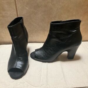 AEROSOLES Black Leather Booties Open Toe Heels Boots Women's 7.5 peeptoe booties